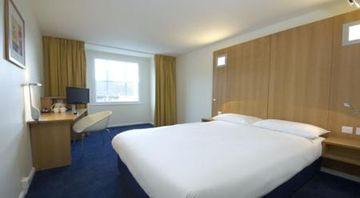 Ramada Encore York Bagian luar foto