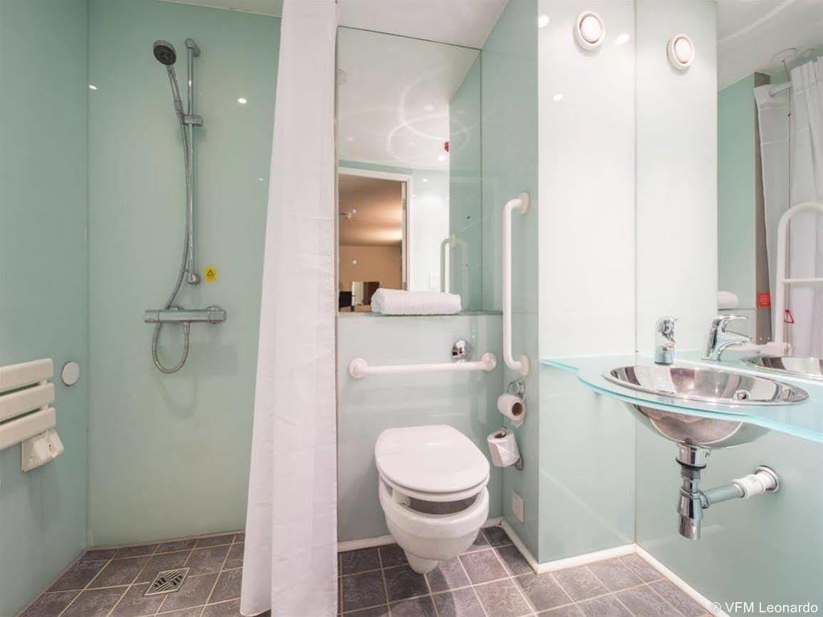 Ramada Encore York Bagian luar foto