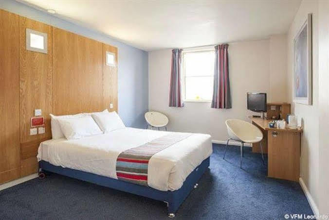 Ramada Encore York Bagian luar foto