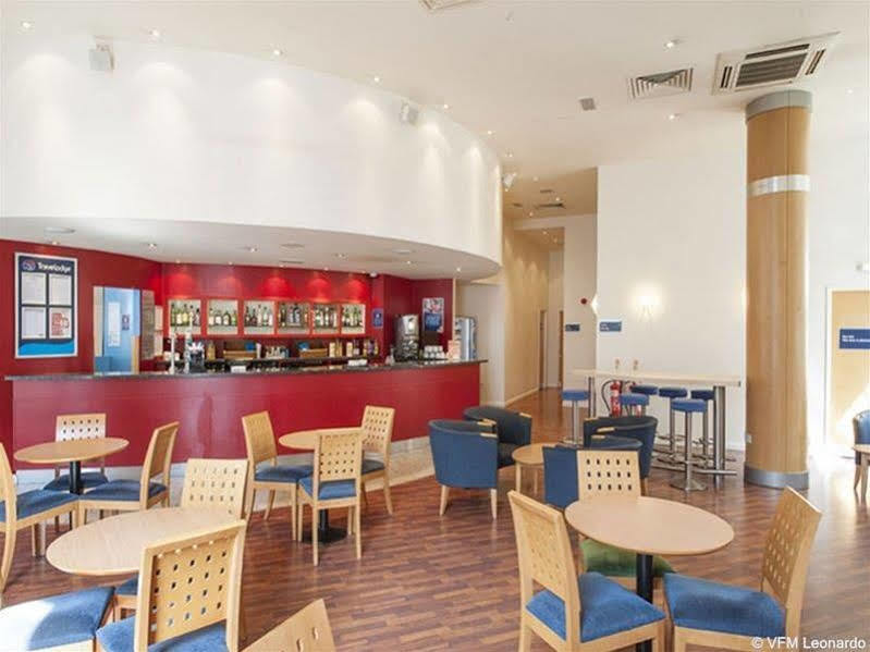 Ramada Encore York Bagian luar foto